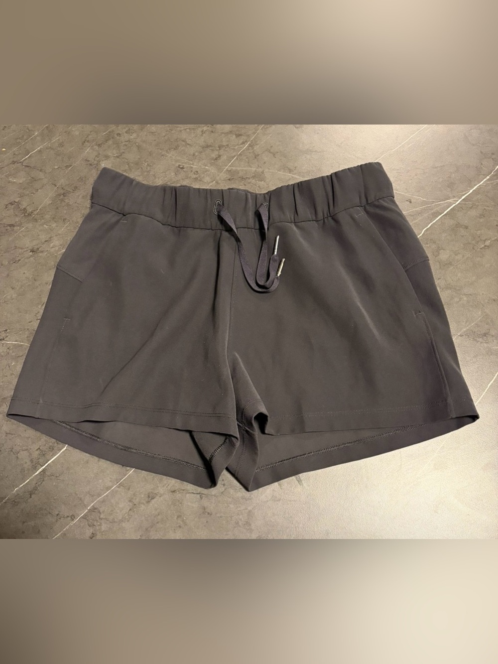 Lululemon On The Fly Short *Woven - Sz 6